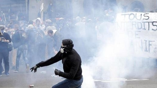 Francia paralizzata. Continuano scioperi e proteste contro il jobs Act