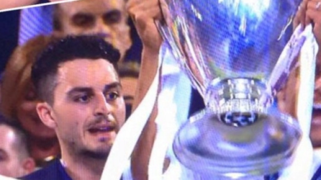 Gaspare Galasso festeggia con i giocatori del Real Madrid