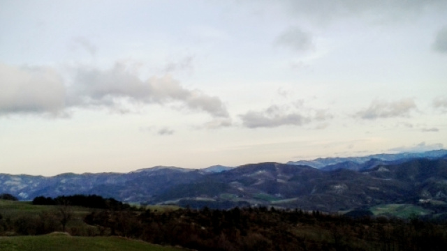 Immagine di nubi sparse in condizioni di vento perturbazione in arrivo