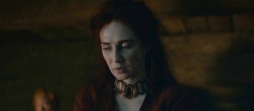 A ora&ccedil;&atilde;o ao Senhor da Luz foi feita no fim do segundo epis&oacute;dio (Foto: Reprodu&ccedil;&atilde;o/HBO)