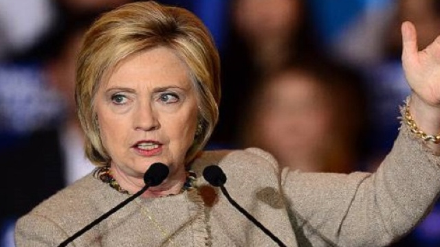 La candidata democratica Hillary Clinton torna a promettere rivelazioni sugli UFO