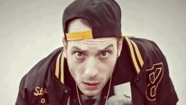 Primo piano del rapper Clementino