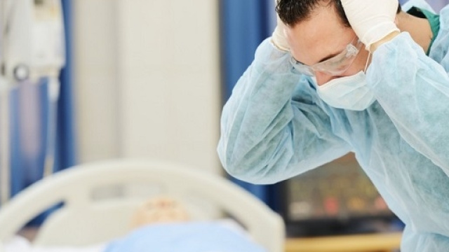 Negli Stati Uniti, gli errori medici sono la TERZA causa di morte, dopo problemi cardiaci e cancro