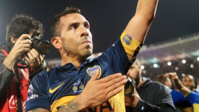 Carlos Tevez sempre pi&ugrave; leader del Boca Juniors che ora marcia spedito