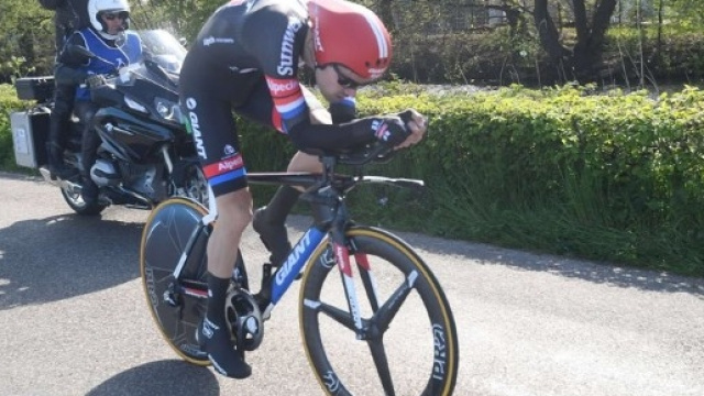 Tom Dumoulin in azione ad Apeldoorn