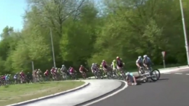 La caduta che &egrave; costata il ritiro a Peraud