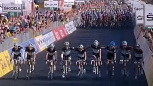 L'omaggio a Wouter Weylandt nella tappa di Livorno