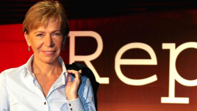 Milena Gabanelli durante la trasmissione Report. Fonte:http://biografieonline.it/biografia.htm?BioID=2088&biografia=Milena+Gabanelli