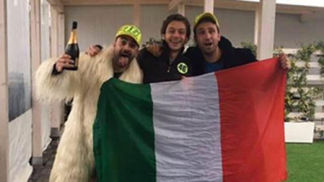 Pio e Amedeo con Valentino Rossi nella sesta puntata