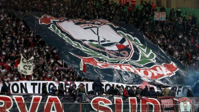 Suppoters del Crotone a San Siro.