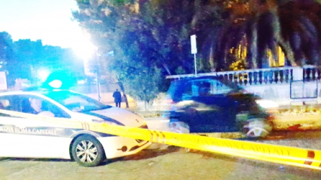 Via Pinciana transennata per buca.