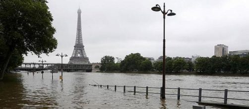 Par&iacute;s sufre la mayor crecida del r&iacute;o Sena en m&aacute;s de tres d&eacute;cadas