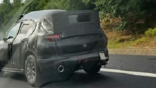 Alfa Romeo Stelvio: nuove foto spia a Facebook