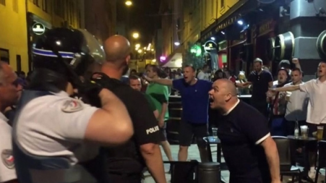 Gli ultras inglesi hanno causato provocazioni e scontri a Marsiglia