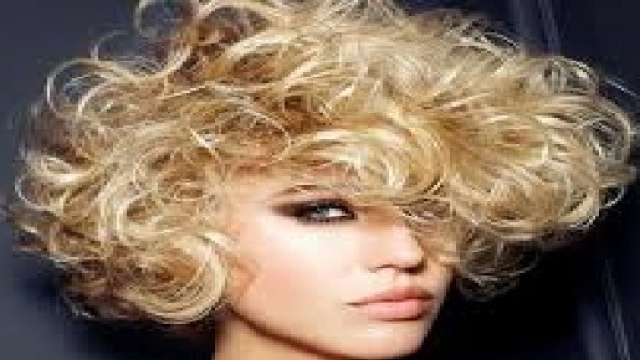 Novit&agrave; tagli capelli ricci: proposte estate 2016