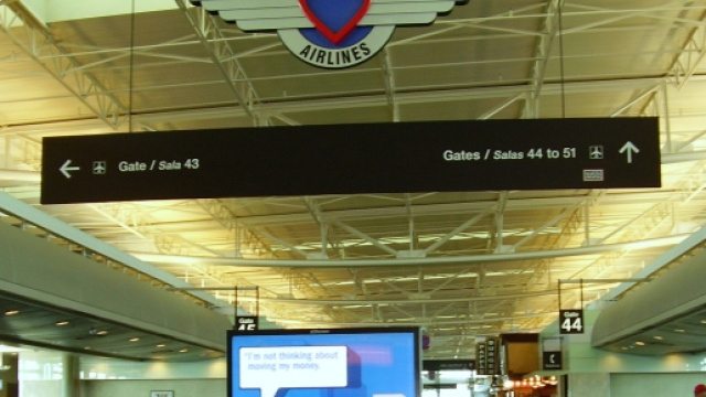 Sparatoria all'aeroporto di Dallas: uomo ferito da poliziotto