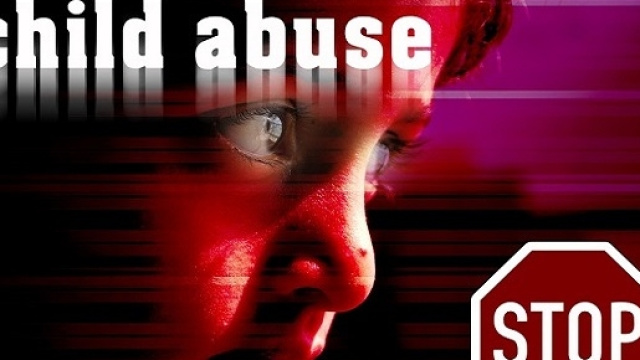 Baci e carezze a due fratelli minorenni di Palermo hanno portato al carcere un parroco di 37 anni