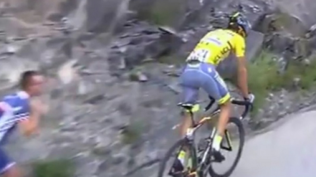 Contador in difficolt&agrave; dopo l'attacco di Froome