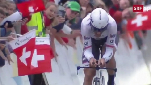 L'arrivo di Fabian Cancellara nel prologo