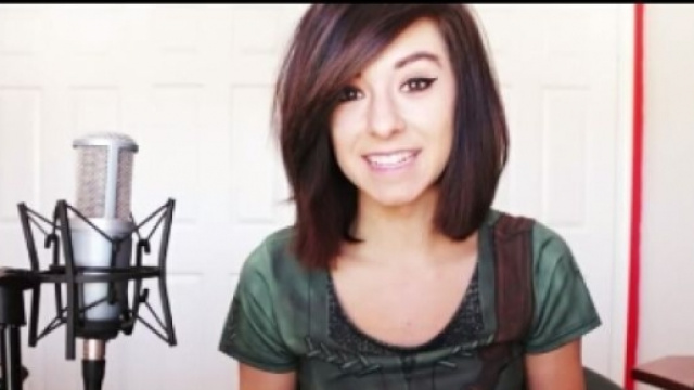 La giovane cantante uccisa, Christina Grimmie, in un video di You tube.