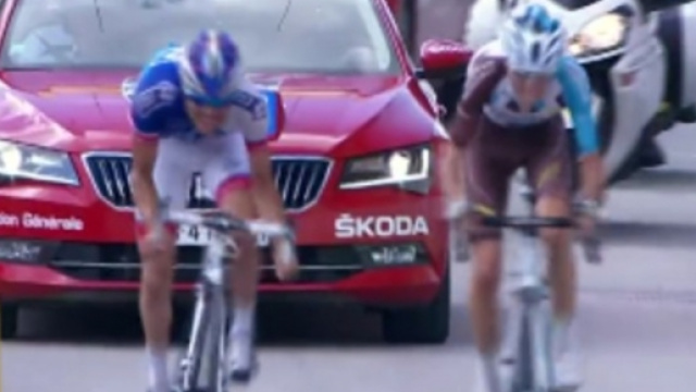 La volata tra Thibaut Pinot e Romain Bardet