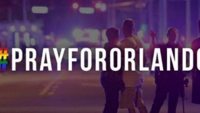 #PrayForOrlando - La solidariet&agrave; sui social