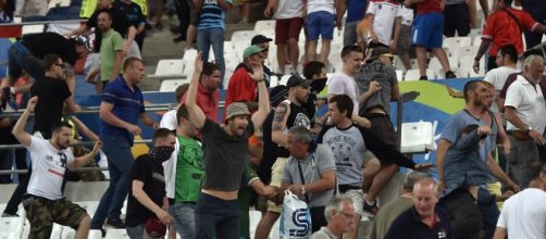 Serios incidentes entre aficionados rusos e ingleses en el comienzo de la Eurocopa