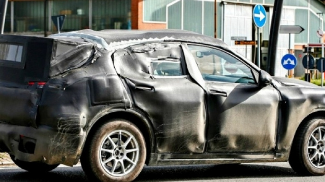 Alfa Romeo Stelvio: nuove foto spia