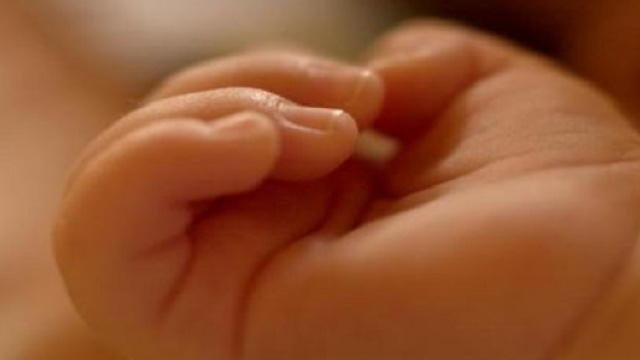 Bimba di 8 mesi trovata senza vita