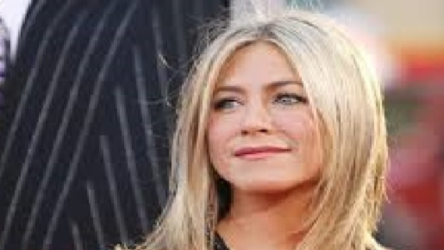 Novit&agrave; tagli di capelli: wavy lob, glamour nell'estate 2016