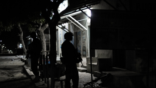 Scontro armato lungo la frontiera fra Afganistan e Pakistan: diversi civili feriti, un soldato afgano &egrave; morto in combattimento.