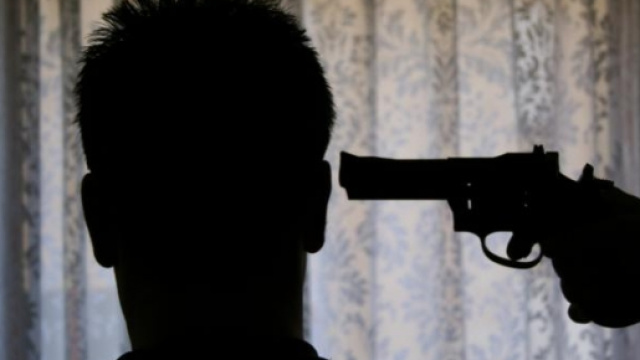 Suicida a sessantotto anni per gravi problemi fisici ed economici