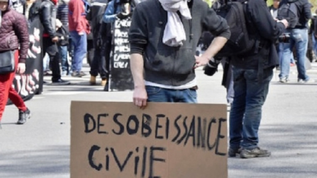 Un'immagine delle proteste in corso in Francia