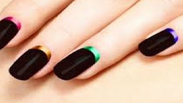 Novit&agrave; nail art: proposte da copiare, estate 2016