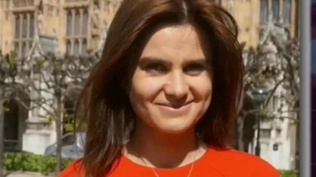 Jo Cox, immolata per una democrazia che non esiste.