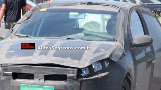 Fiat Punto 2017, ancora foto spia per la compatta