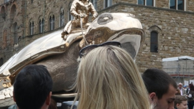 Jan Fabre a Firenze, gli animalisti protestano: "Non c'&egrave; nulla di artistico nella morte."