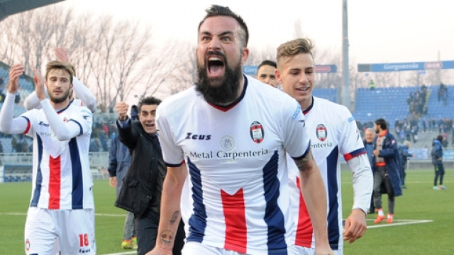 I calciatori del Crotone, promosso in Serie A.