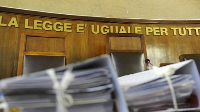 Una donna &egrave; stata rinviata a giudizio per aver venduto il proprio figlio di 7 mesi per 10mila euro