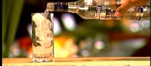 Drinking has become custom in business environment of China nowadays.