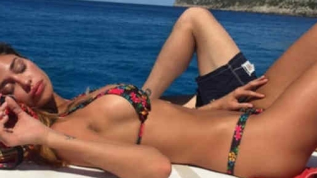 Belen Rodriguez in vacanza ad Ibiza