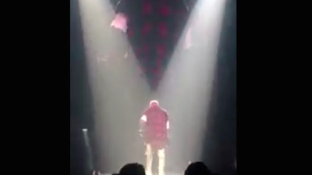 Justin Bieber: caduta clamorosa dal palco durante il Purpose Tour