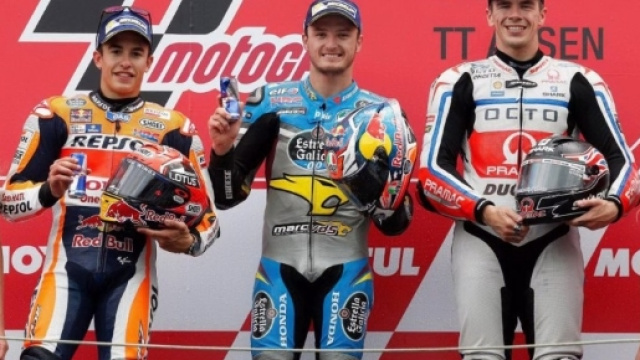MotoGP Assen 2016, il podio con Miller, Marquez e Redding.