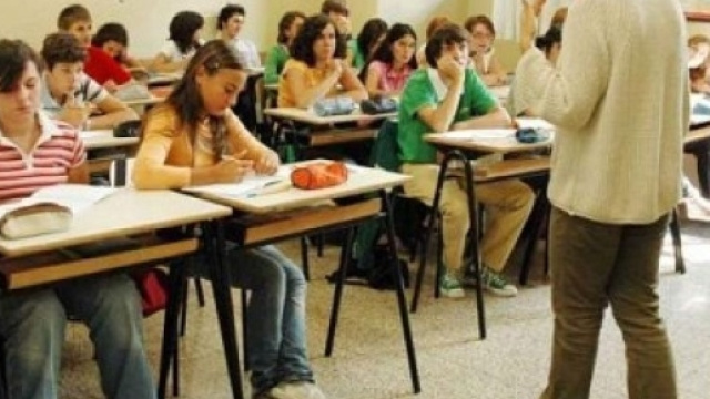 Ultime notizie scuola, luned&igrave; 20 giugno: docenti bocciati al concorso a settembre come supplenti