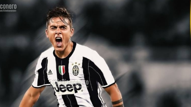 Paulo Dyabla e la nuova maglia ufficiale della Juventus