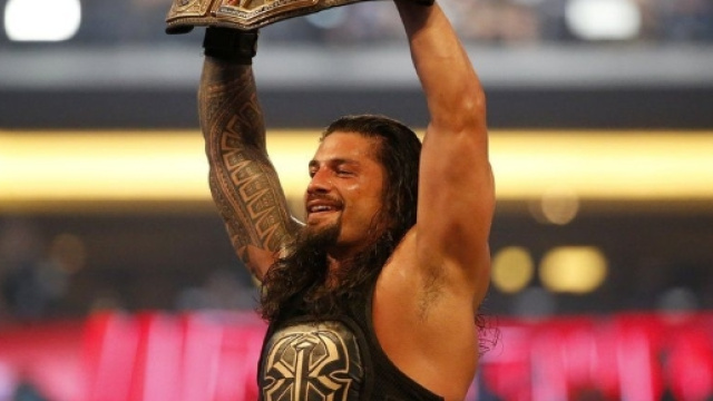 Roman Reigns ufficialmente sospeso per 30 giorni.