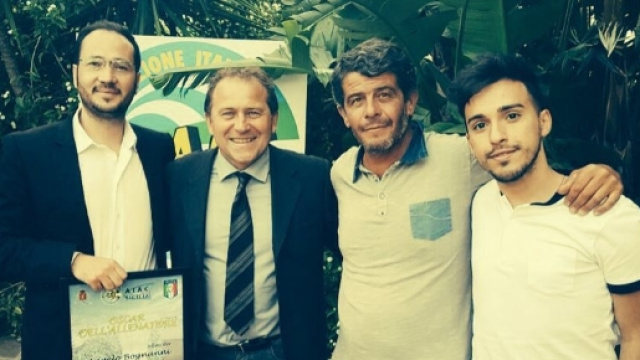 Aiac Sicilia: l'ospite d'onore, Giancarlo Camolese premia l'emergente Angelo Bognanni