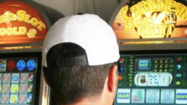 Il locale &egrave; stato sanzionato con 16 mila euro di multa e le slot machine sono state sequestrate.