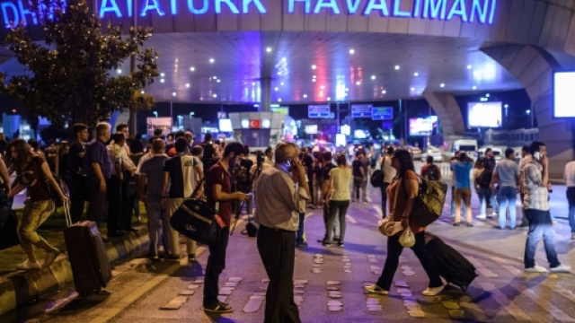L'attentato all'aeroporto di Istanbul - Internazionale - internazionale.it