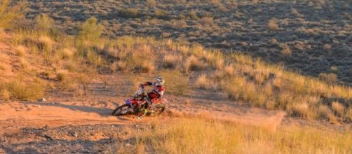 El piloto salte&ntilde;o Kevin Benavides super&oacute; al espa&ntilde;ol Joan Barreda y se coron&oacute; por primera vez en el Desaf&iacute;o Ruta 40 2016 en la categor&iacute;a motos